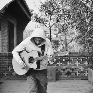 日本来激烈吮乳吃奶头
