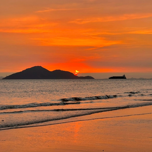 日本来激烈吮乳吃奶头
